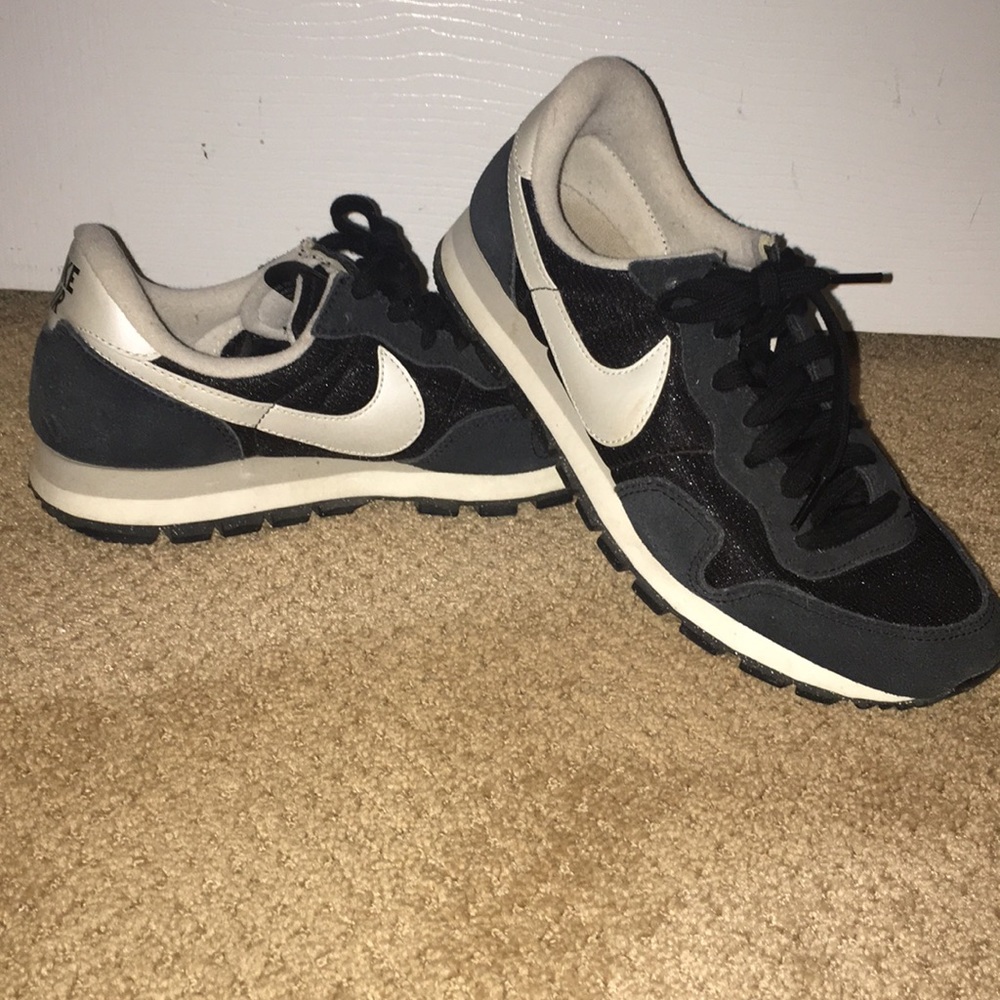 NIKE - Black and White sneakers
